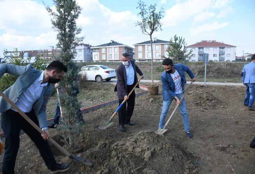 52 Fidan Toprakla Buluştu