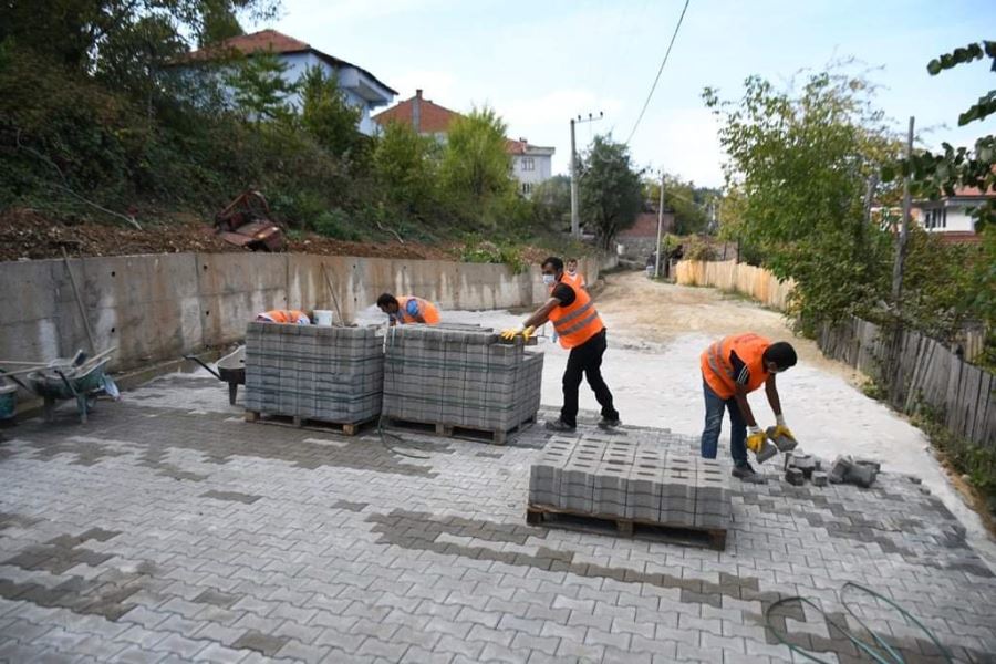 Eski Bahçekaya’da Sokaklar Parke Taşıya Kaplanıyor