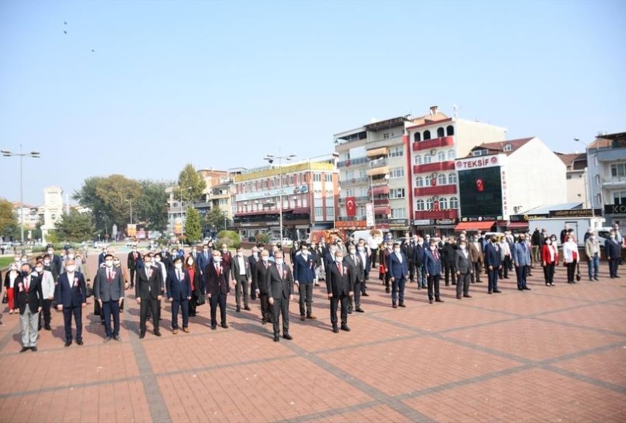 Cumhuriyet Bayramı Coşkusu Resmi Törenlerle Başladı