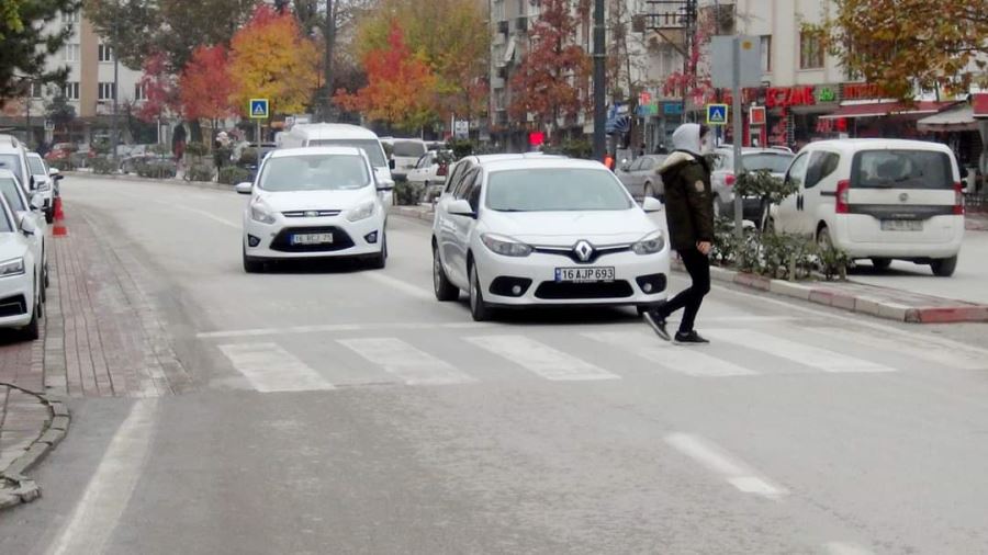 Yayalara yol vermeyen 41 sürücüye cezai işlem uygulandı