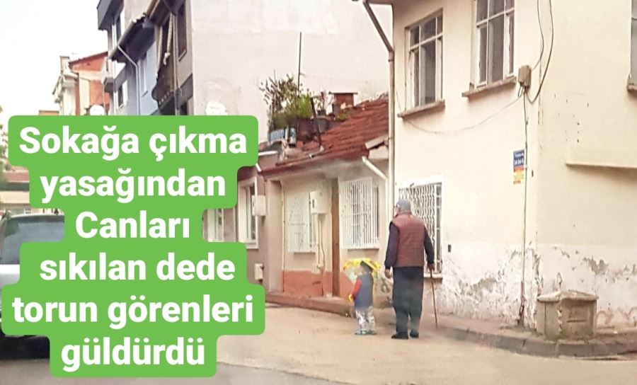 Sokağa çıkma yasağından canları sıkılan dede torun görenleri güldürdü..