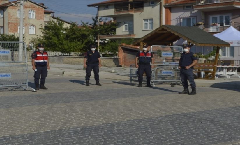 Tunçbilek beldesinin merkez Mahallesi karantinaya alındı.