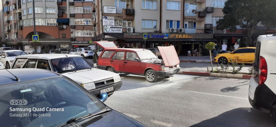 Seyir halindeki araç alev aldı