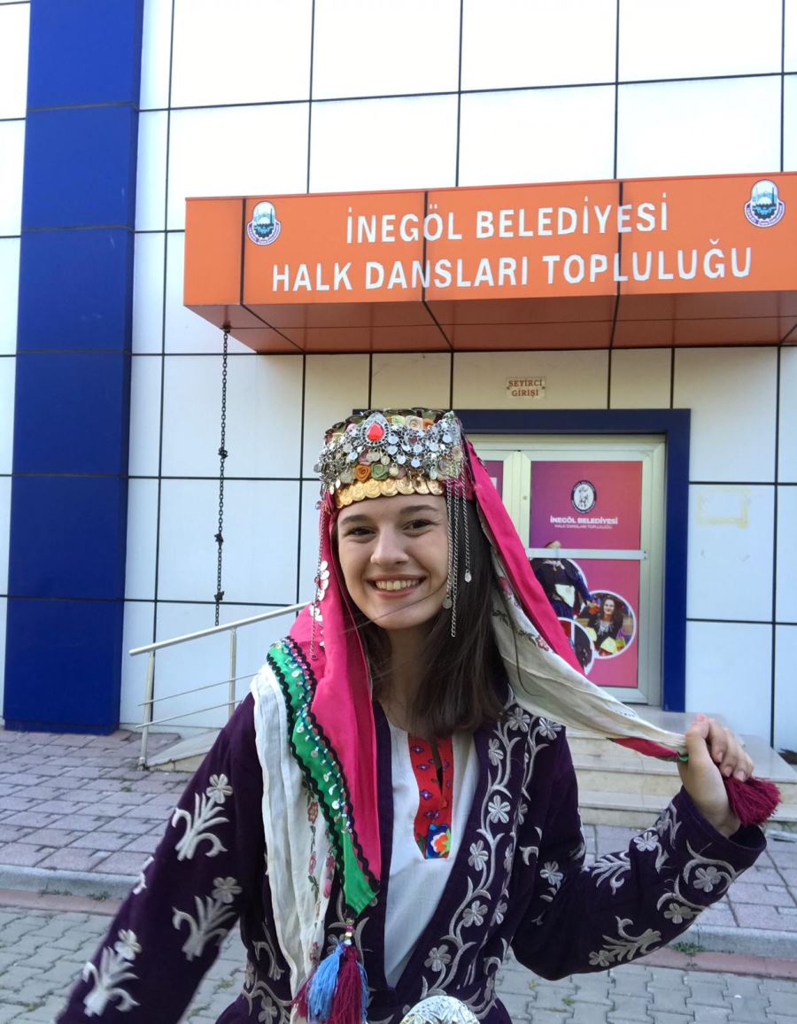 İNEGÖL BELEDİYESİ HALK DANSLARI ÖĞRENCİSİNDEN GURURLANDIRAN BAŞARI