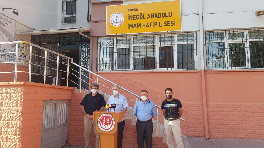 İnegöl İmam hatip Derneği mezunları Erol mütercimleri basın açıklaması ile kınadı.