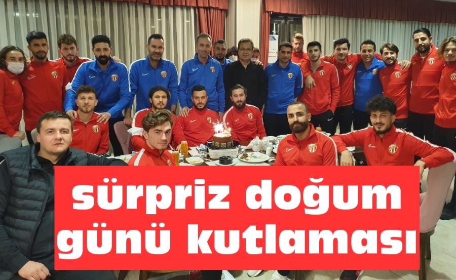 İnegölsporlu oyuncuya sürpriz doğum günü kutlaması