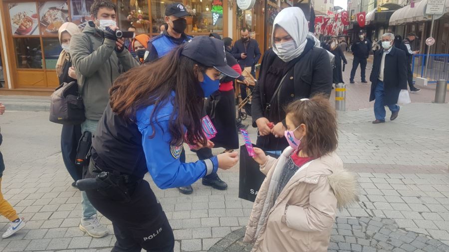 ‘Maskeli minik kahramanlar uyarıyor’ 