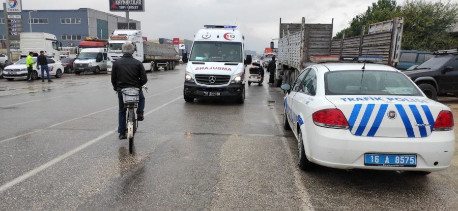 Otomobilin çarptığı şarjlı motosikletin sürücüsü yaralandı