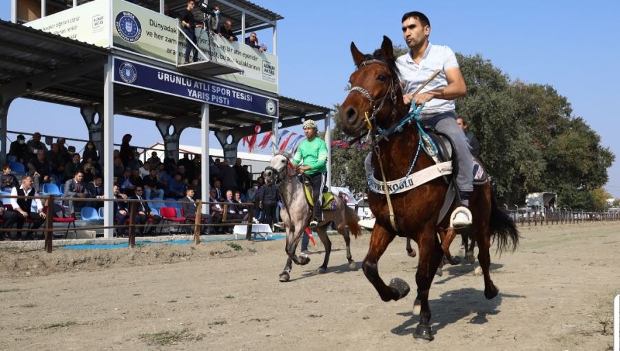 Rahvan atlar Cumhuriyet için koştu