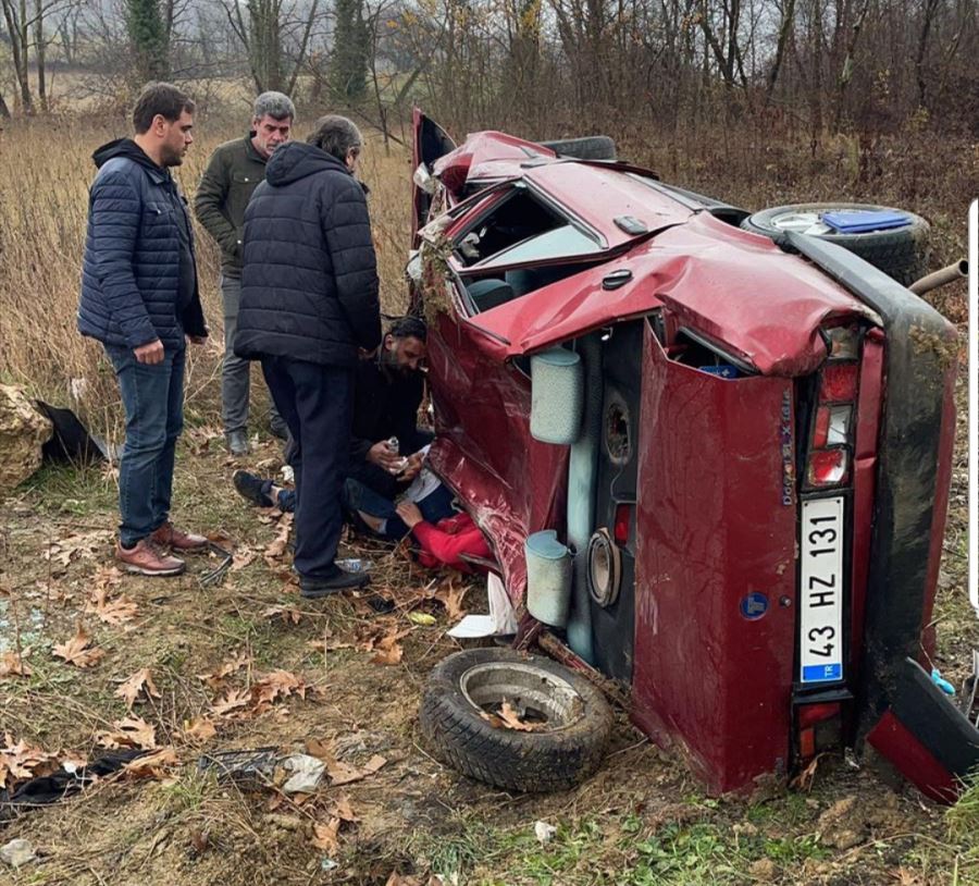 İnegöl’de takla atarak yan duran otomobilin sürücüsü ağır yaralandı