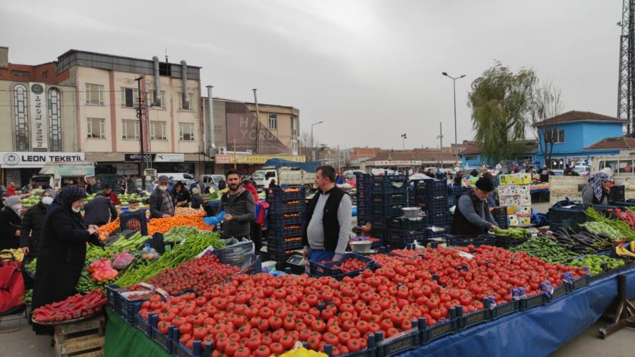 Pazartesi Pazarı esnafı lodosta mağdur oluyoruz dedi