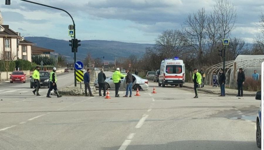 Ahmet Türker  çevre yolunda kaza meydana geldi 4 kişi yaralı