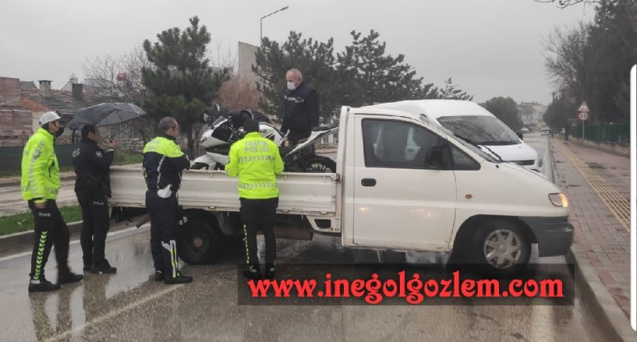 Polisin dur ihtarına uymayan Hırsızlar aracı bırakıp kaçtılar