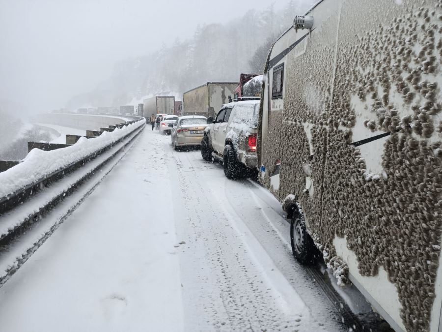 Mezitlerde trafik durdu