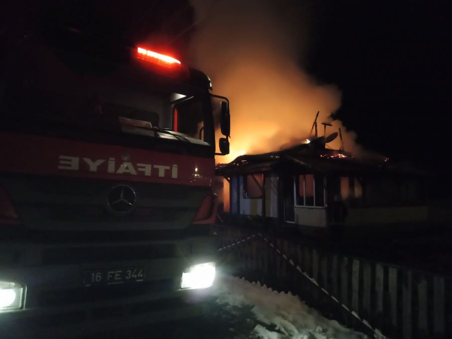 Ahşap evde çıkan yangın söndürüldü