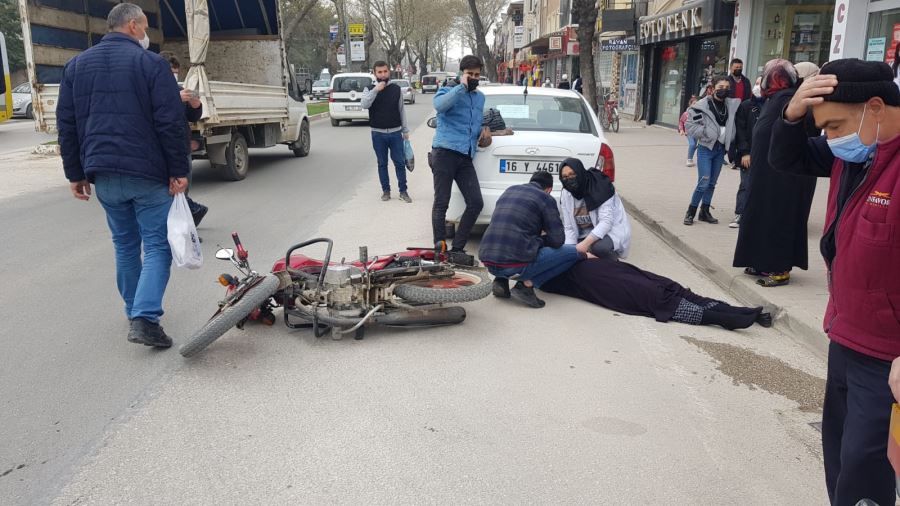 Otomobilin çarptığı motosikletteki 1 kişi yaralandı