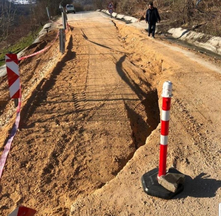 Çöken yol ulaşıma açıldı