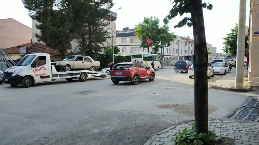 Yol uygulamasında polislere zorluk çıkarınca  göz altına alındı