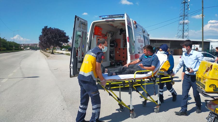 Yan yatan motosikletin sürücüsü yaralandı