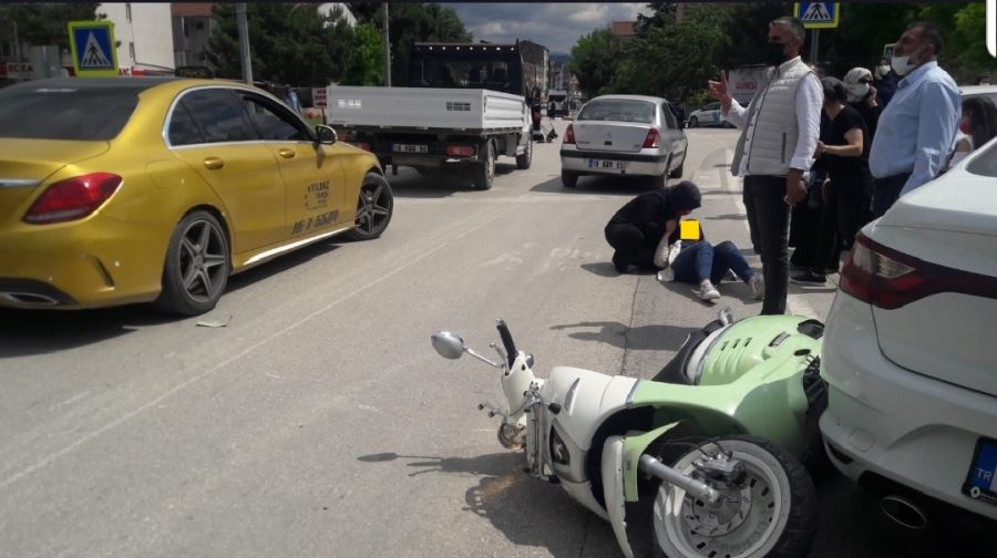 Tek taraflı motor kazasında 1 kişi yaralandı