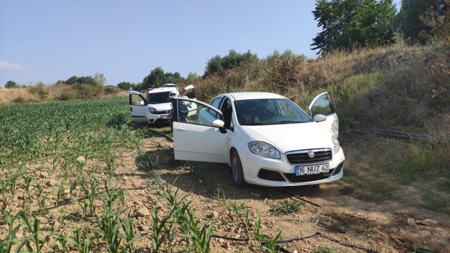 Kovalamaca sonucu şahıslar çaldıkları aracı bırakıp kaçtı