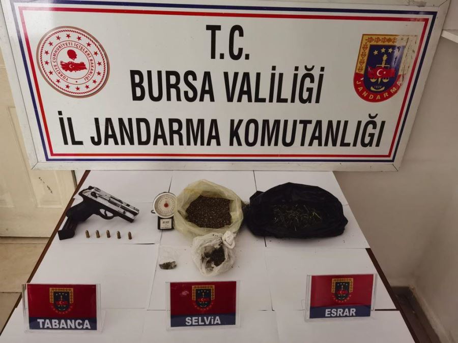 UYUŞTURUCU MADDE KAÇAKÇILARINA JANDARMADAN SUÇÜSTÜ