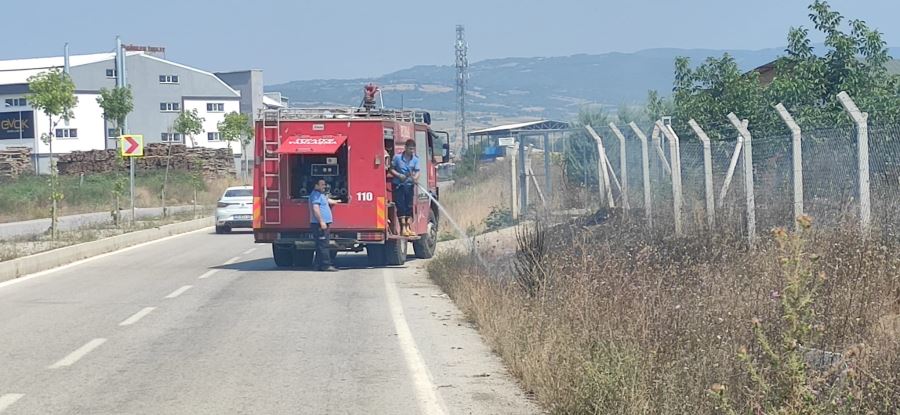 Alevler kerestelere sıçramadan söndürüldü