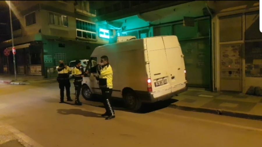 Kazakistan uyruklu alkollü Sürücü aracını polisin üzerine sürdü