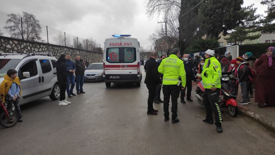 Okul çıkışında kaza meydana geldi 1 kişi yaralı