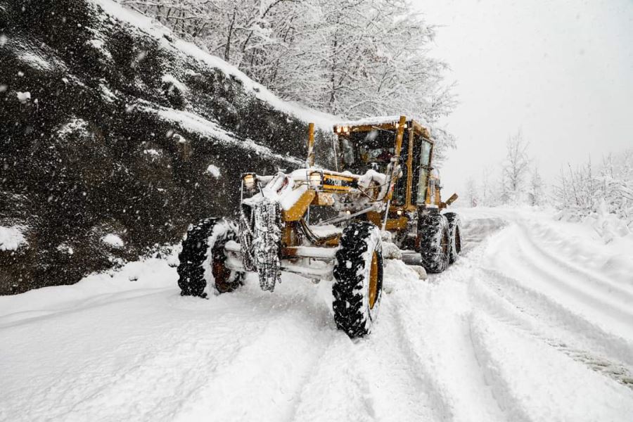 İnegöl’de 36 Saatte 5 bin 140 kilometrelik yol kardan temizlendi