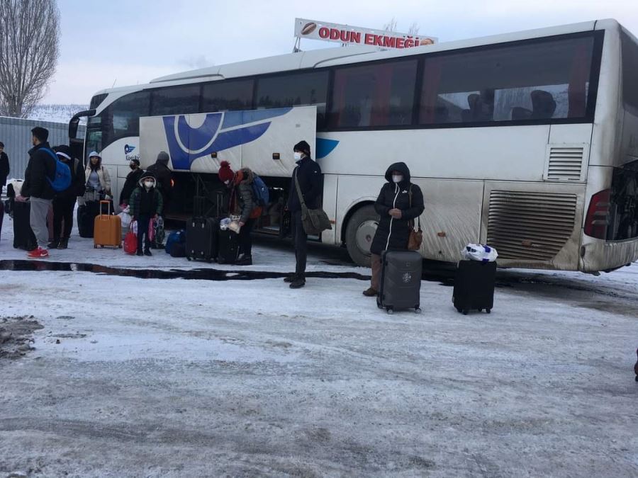 Yolcu otobüsünün yağ hortumları patladı