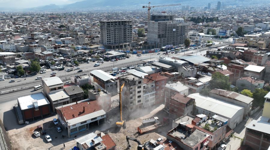 İstanbul Caddesi yıkımlarla şekilleniyor