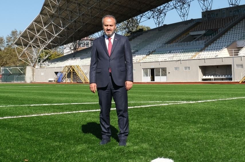 Futbol sahaları yenileniyor