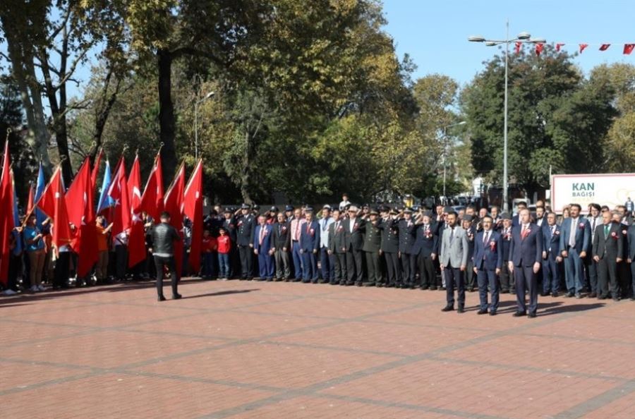 Cumhuriyet Bayramı Coşkusu Resmi Törenlerle Başladı