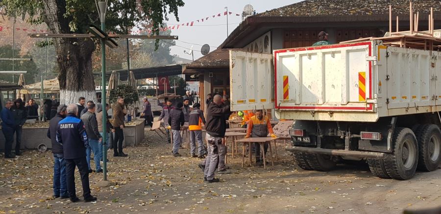 40 Yıllık Sedir kafe yıkımı  başladı