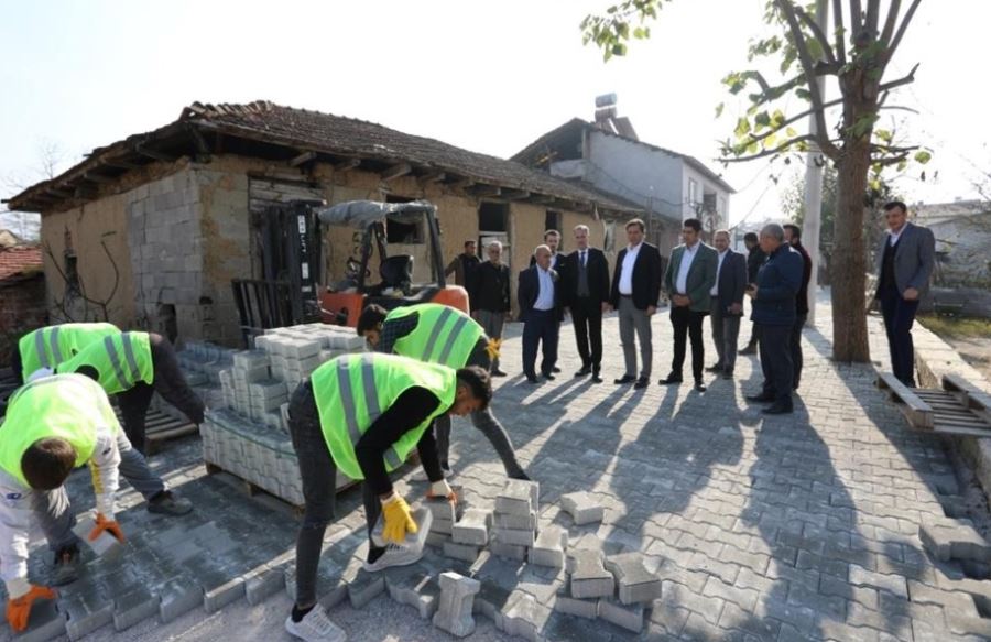 Kırsal Mahallelerde Hizmet Atağı Sürüyor