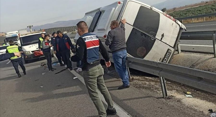 Osmaniyespor taraftarlarını taşıyan minibüsün devrilmesi sonucu 1 öldü 9 kişi yarandı