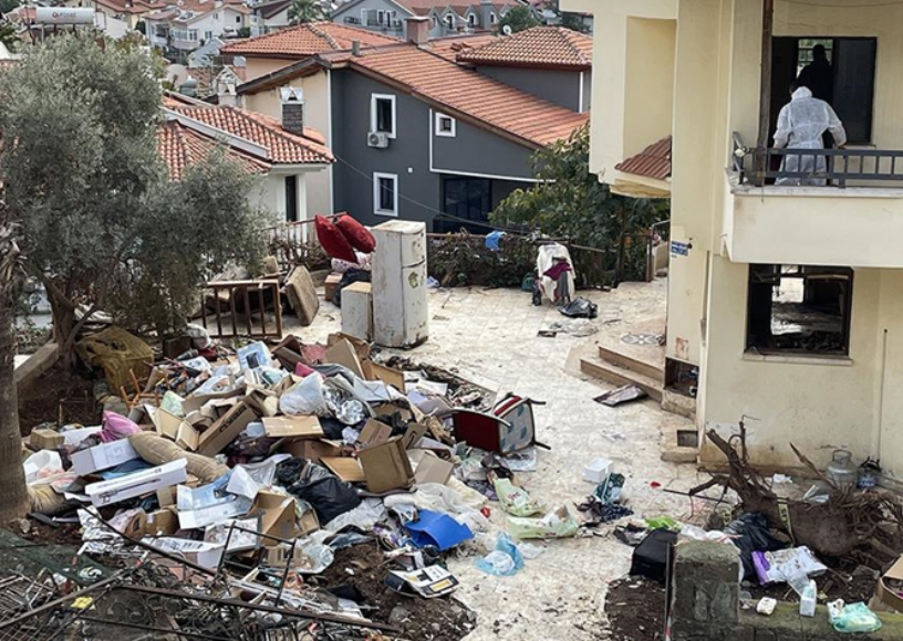 Çöp evde çok sayıda kedi ve köpek ölüsü bulundu