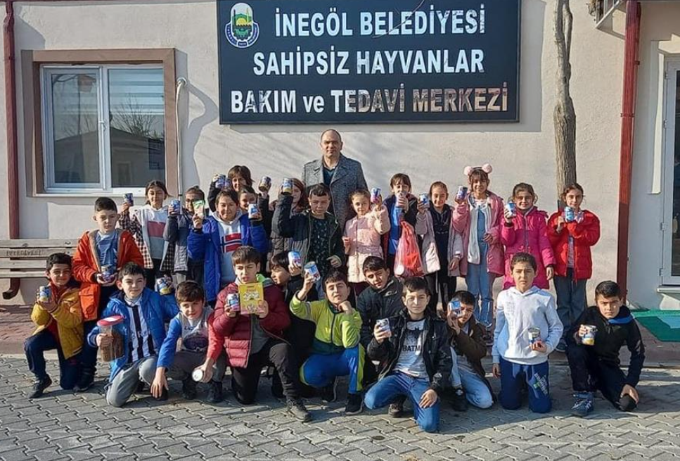 İnegöllü Çocuklar Hayvan Sevgisiyle Büyüyor