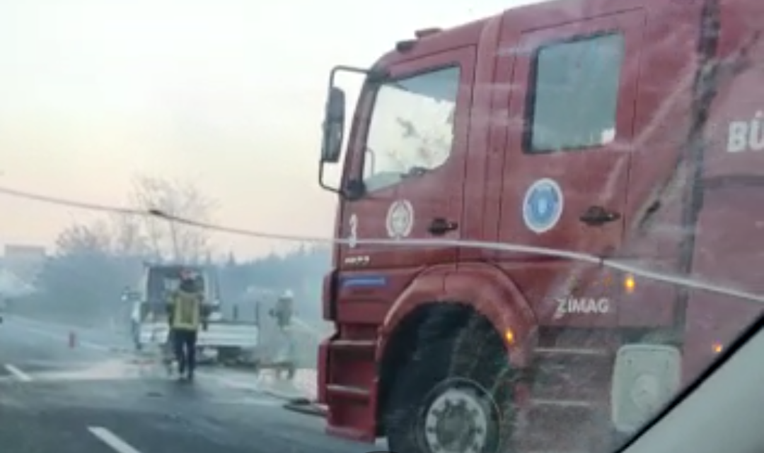 seyir halindeki kamyonetin kasasında yangın çıktı