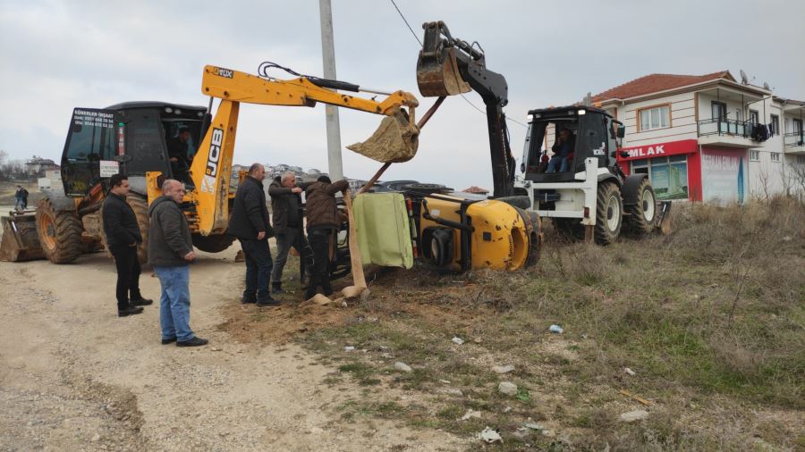 Devrilen forkliftteki 2 kişi yaralandı