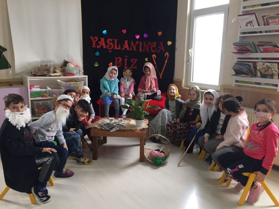 İshakpaşalı minikler  yaşlıları yaşayarak öğrendi 