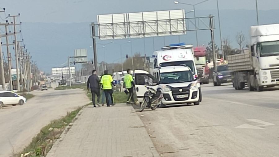 Gözleri kararan motosiklet sürücüsü kaza yaptı