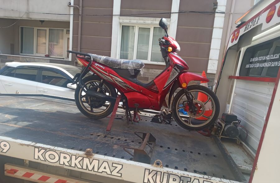 Plakasız motosiklet kovalamaca sonucu yakalandı