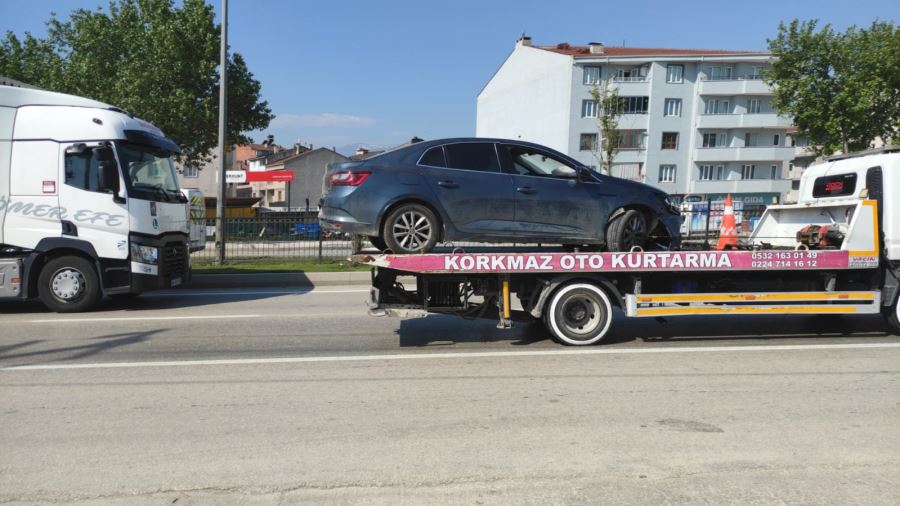 Yol ortasına bırakılmış halde bulunan otomobil şaşırttı