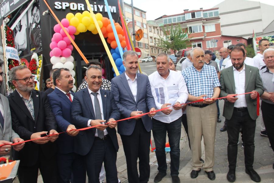 Outdoor Erkek Spor Giyim hizmete açıldı