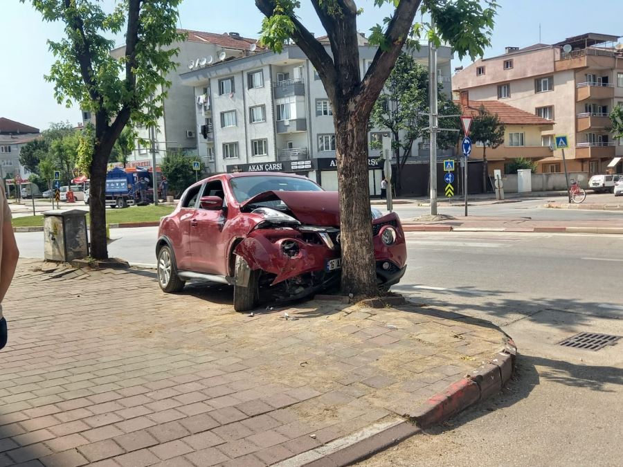 Ağaca çarparak durabildi 