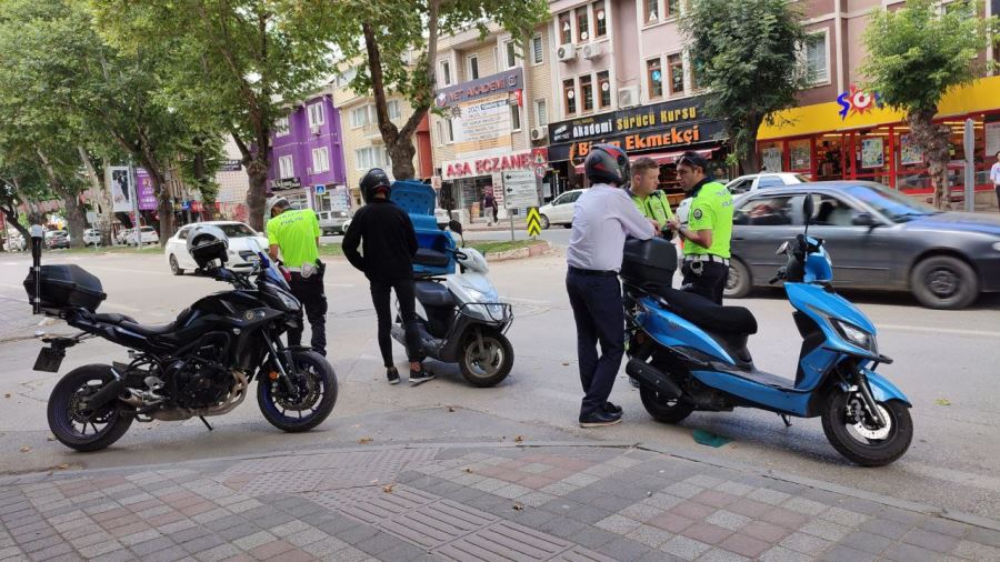 Trafik ekiplerinin affı yok kurallara uymayan cezayı yiyor