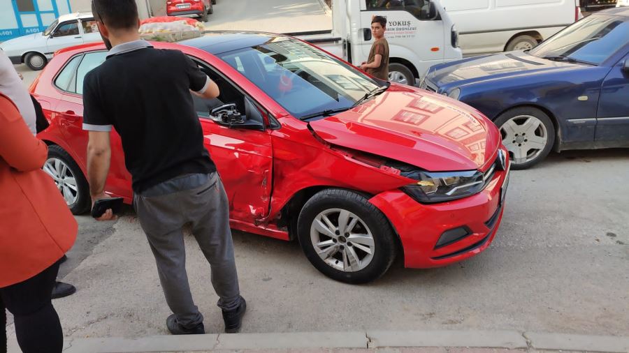 Otomobil ile motosikletin karıştığı kazada motorsiklet sürücüsü yaralandı