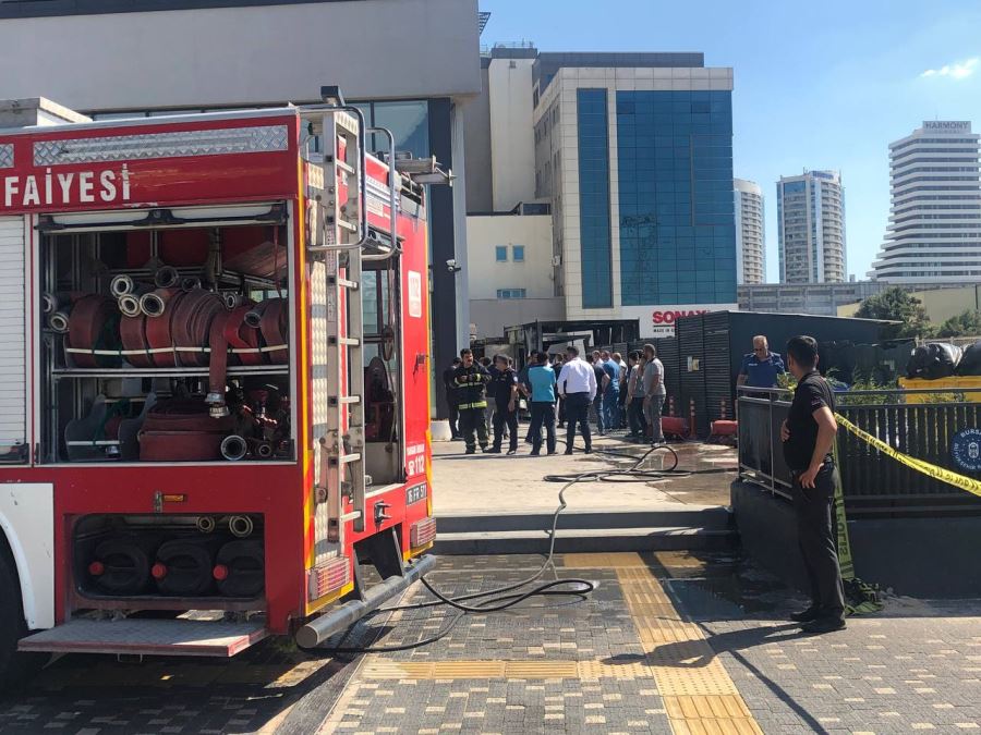 Özel bir hastanenin tıbbi atık ve jeneratör bölümündeki yangın söndürüldü